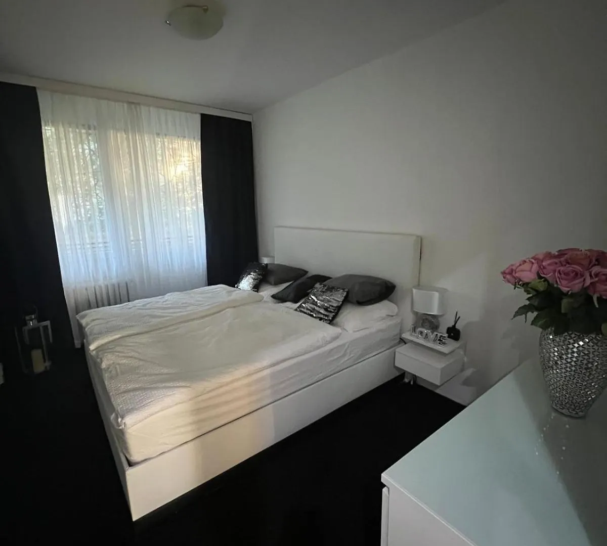 Utulny Prostorny Tichy Byt V Blizkosti Centra Prague Apartment